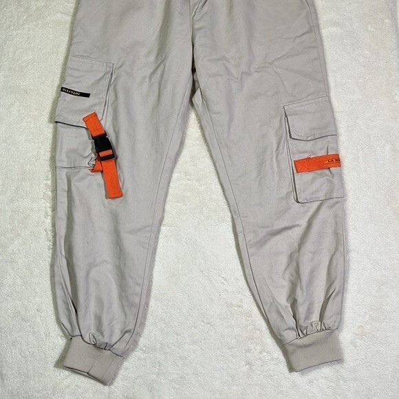Guys/ Unisex Patched Pocket Buckle Detail Cargo Pants - Picture 7 of 9